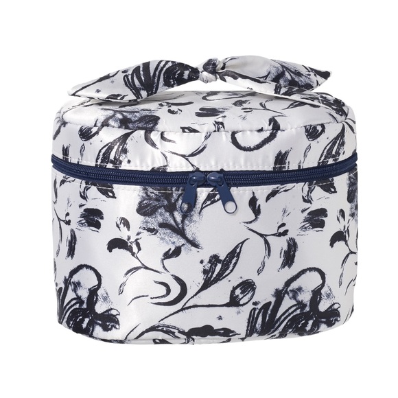 28 piece Beauty Bag -(1) - Picture 2 of 5